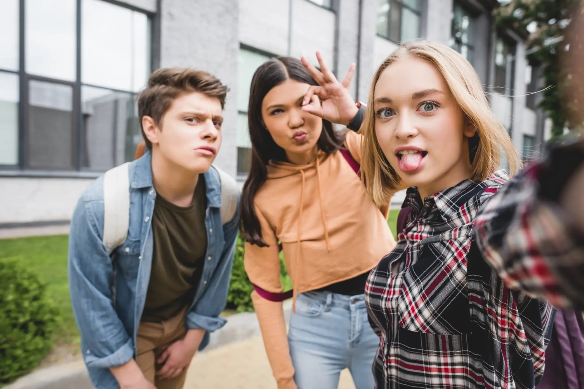 HOW TO MANAGE TEEN ACNE – QED Skincare